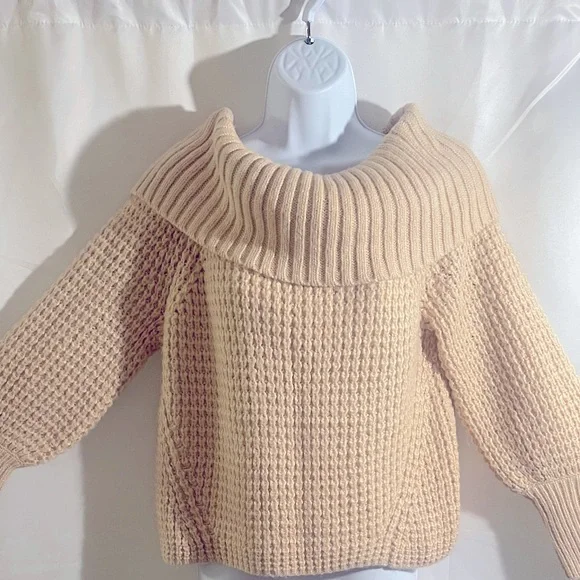 Women’s Express off the shoulder Sweater!!!! 🤍🔥 - Picture 7 of 11